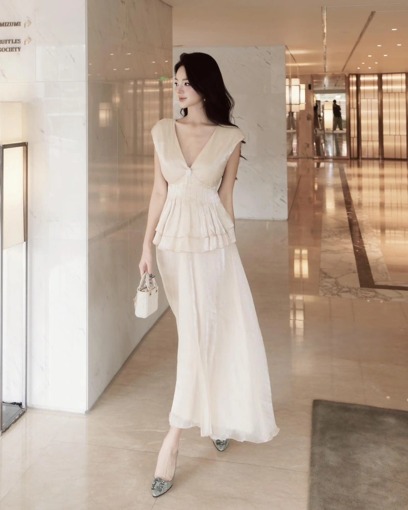 ảnh gái xinh mặc váy trắng dài