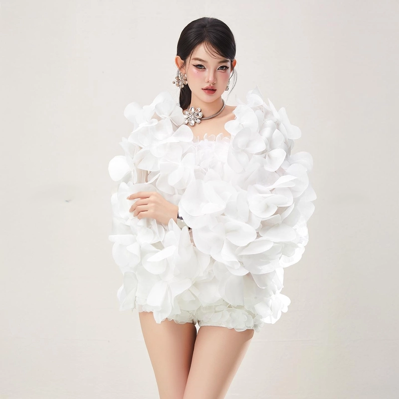 ảnh gái xinh mặc váy trắng thời trang