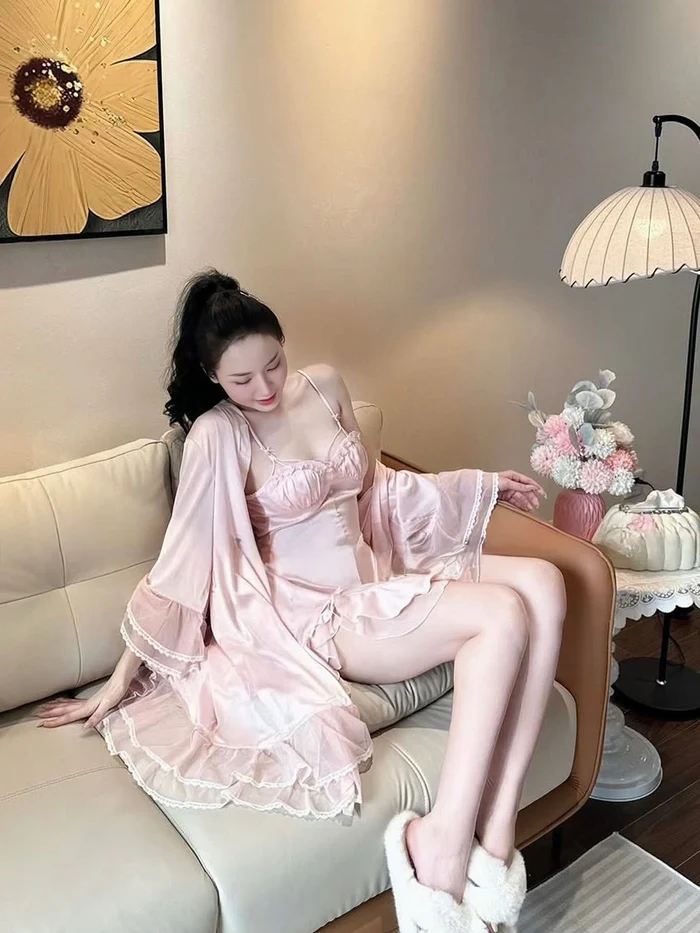 ánh mắt dịu dàng cô gái xinh váy ngủ