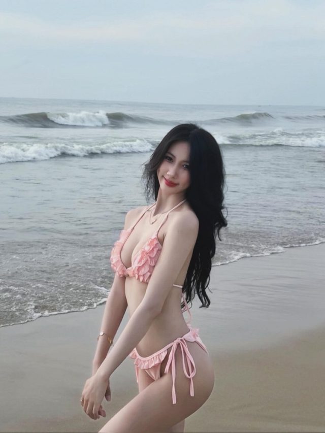 gái xinh mac bikini