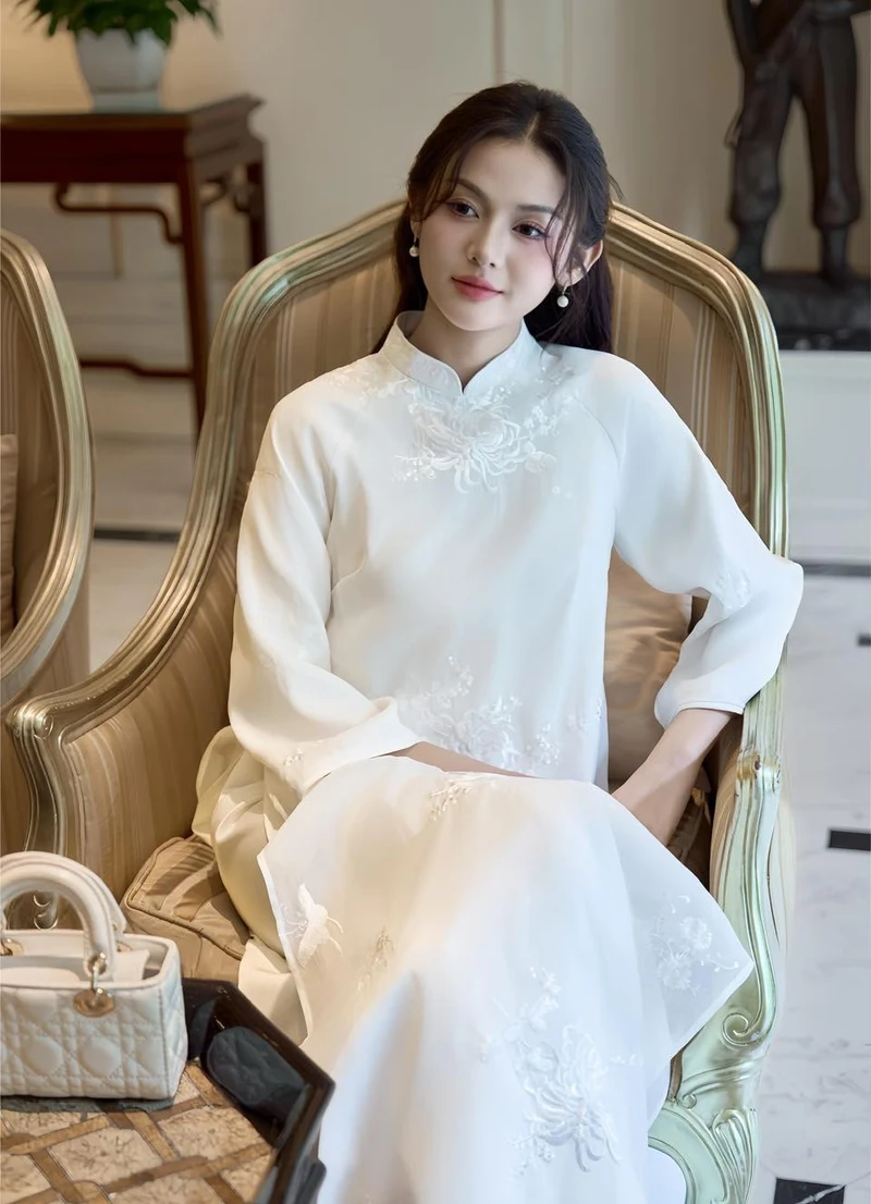 gái mặc váy trắng