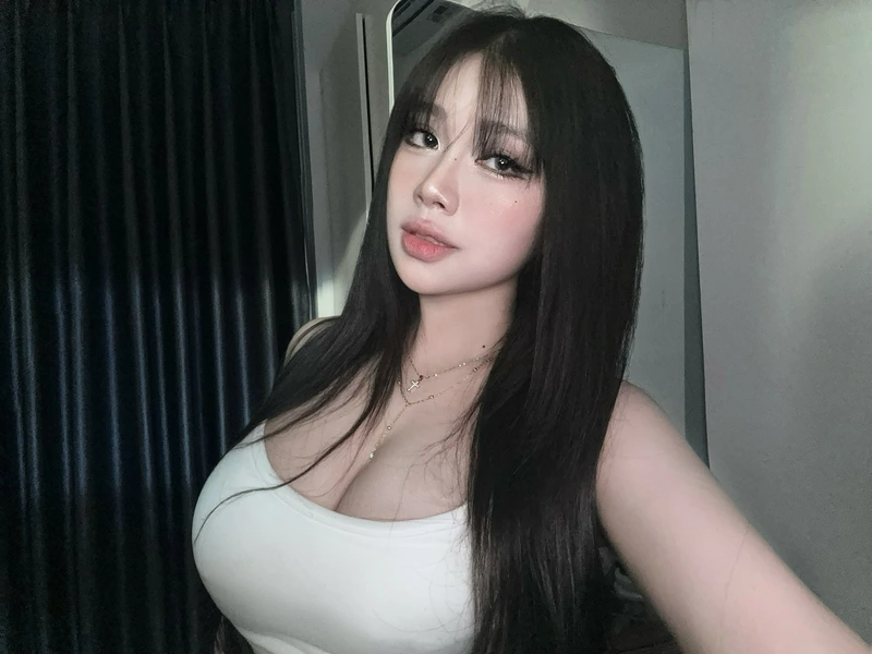 gái múp khoe 2 quả bưởi