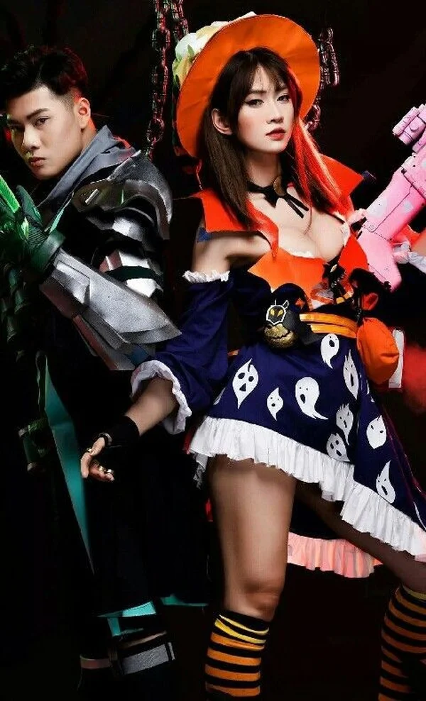 gái xinh cosplay Free Fire biểu cảm tự tin