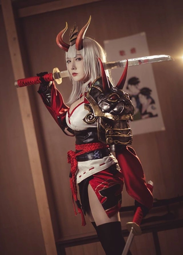 gái xinh cosplay Free Fire dáng đẹp năng động