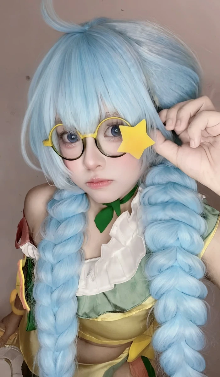 gái xinh cosplay liên quân mobile đeo kính