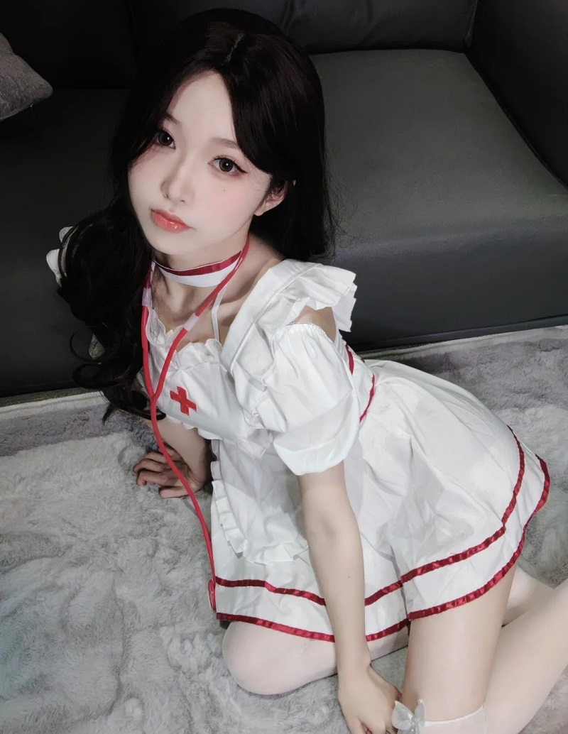 gái xinh cosplay y tá cực xinh