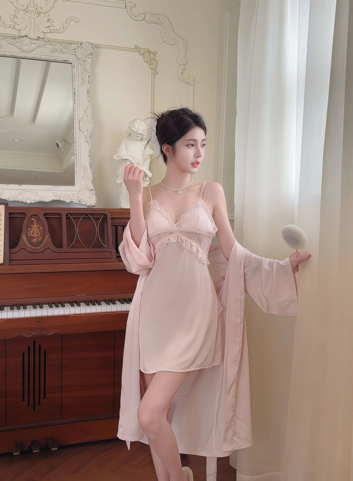 gái xinh dịu dàng khoác váy ngủ mỏng