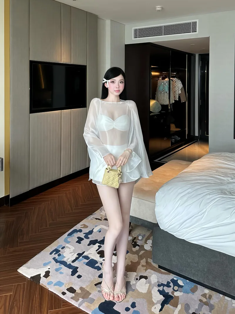 gái xinh mặc áo 2 dây cao