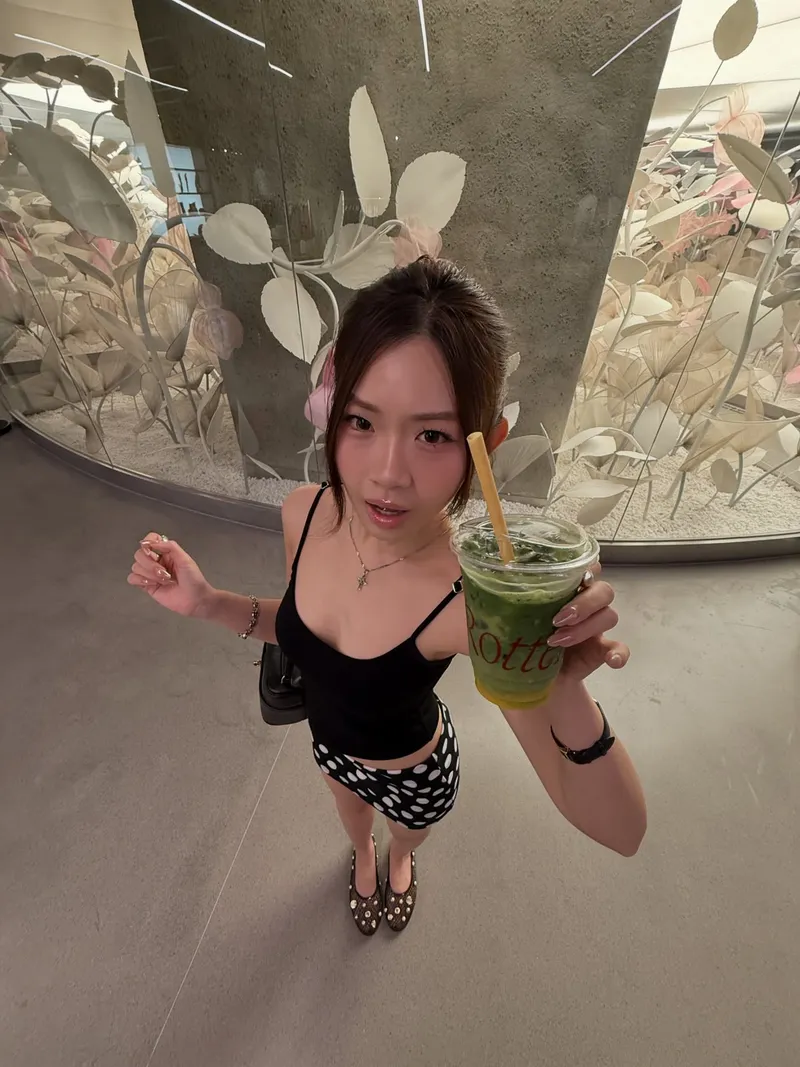 gai xinh mac ao 2 day