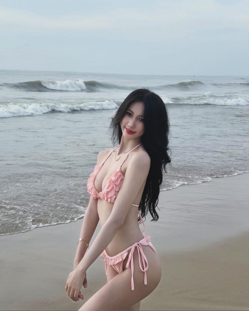 gái xinh mac bikini