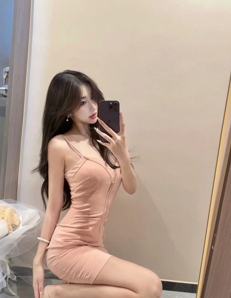 gái xinh mặc váy body sexy