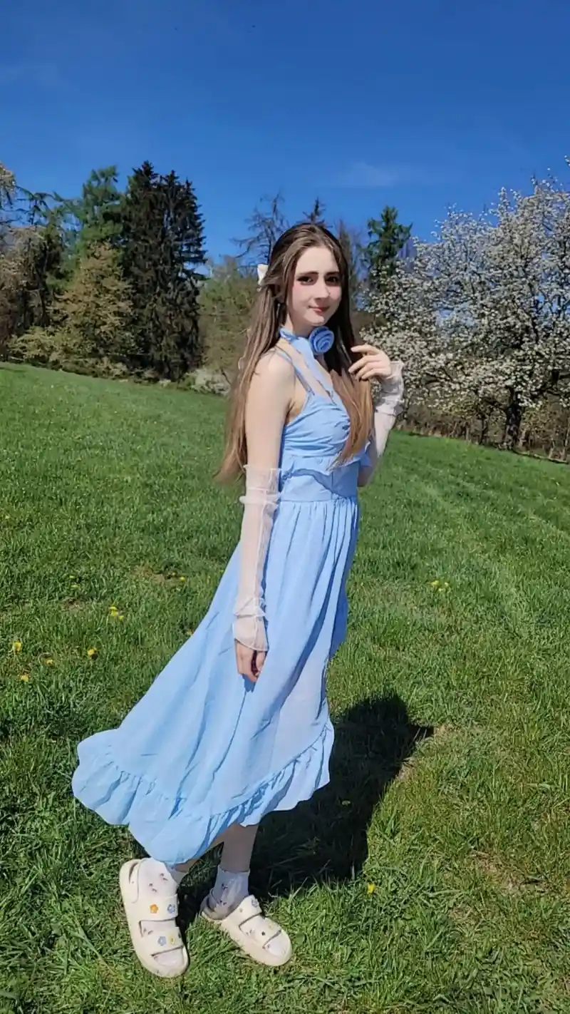 gái xinh mỹ mặc váy dài