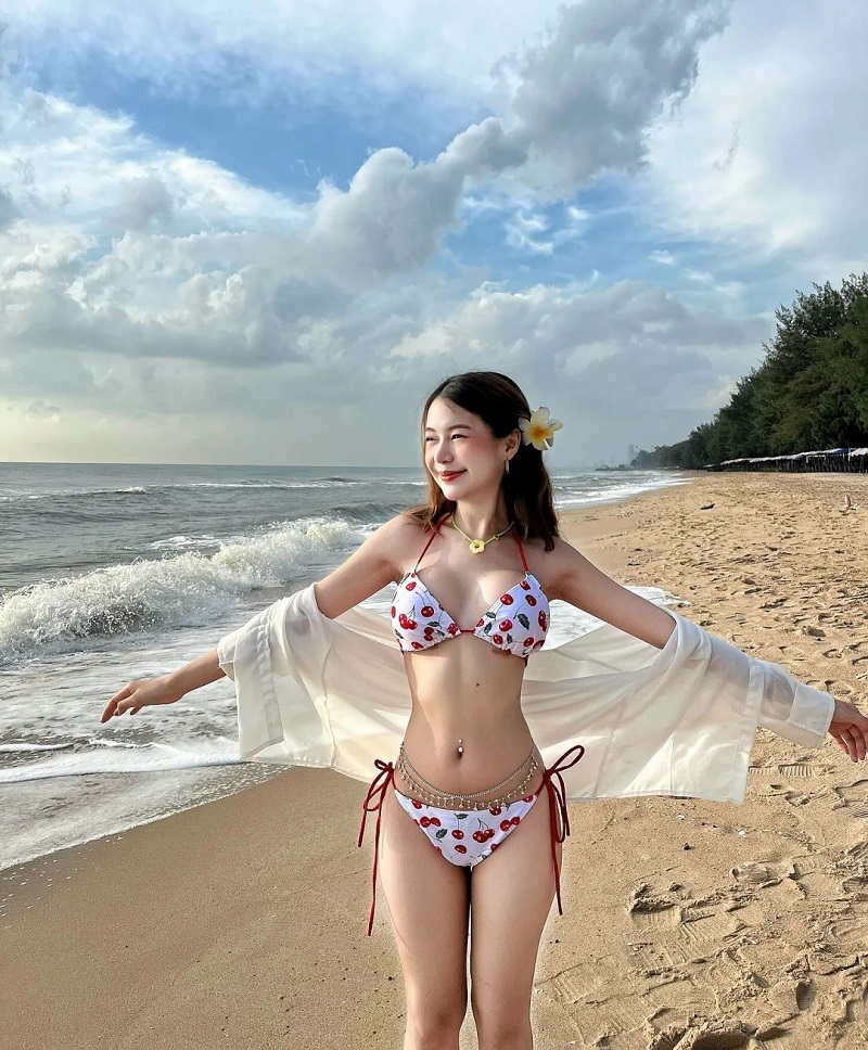 hình gái xinh mặc bikini siêu nhỏ xinh