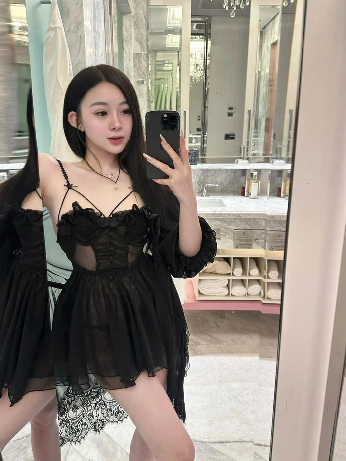 váy ngủ lụa trắng ôm dáng gái xinh