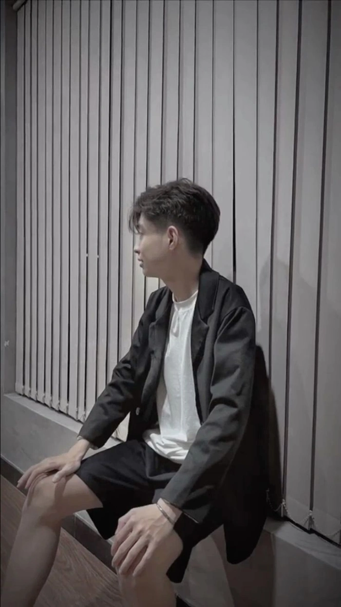 trai dep k10 dang di hoc