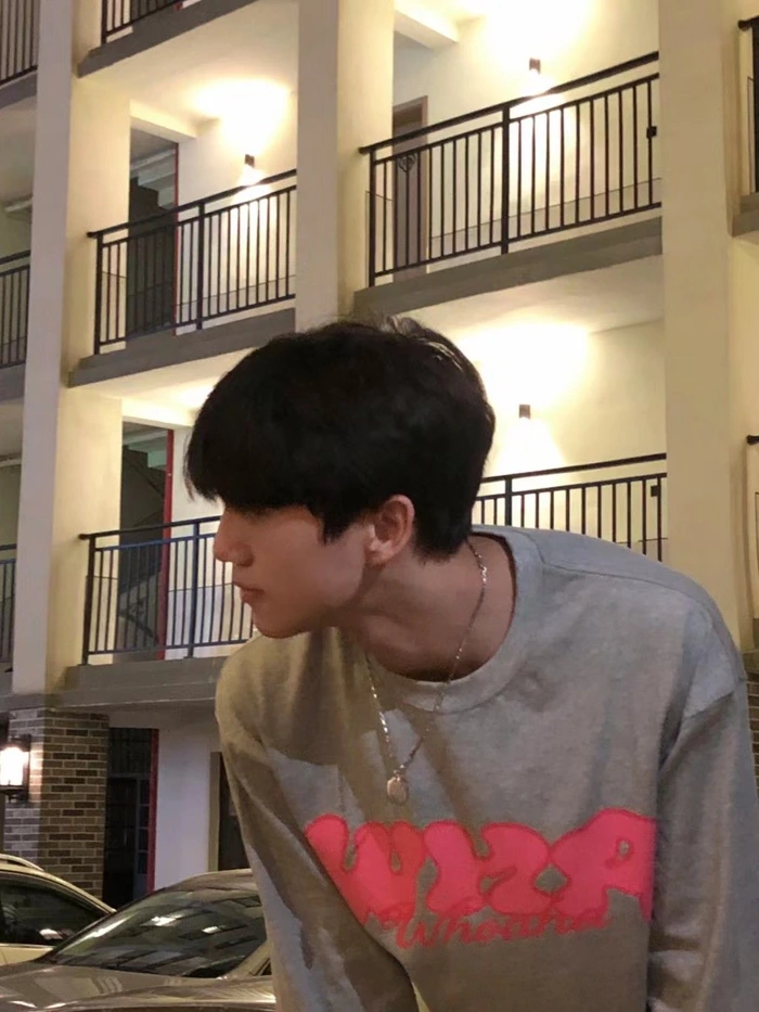 trai dep k10 dang nghi ngoi