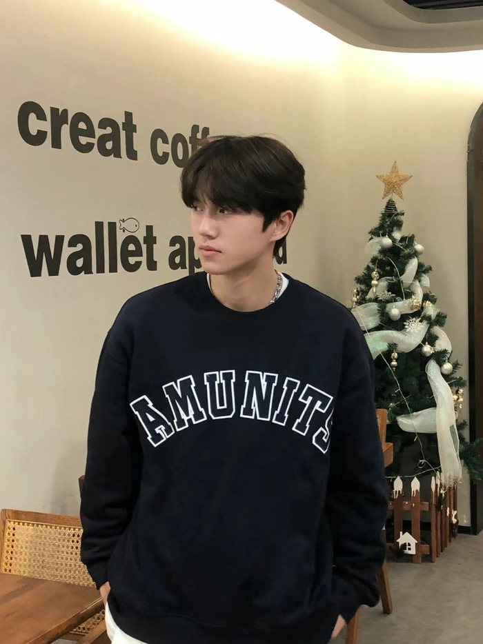 trai dep k10 dang tro chuyen