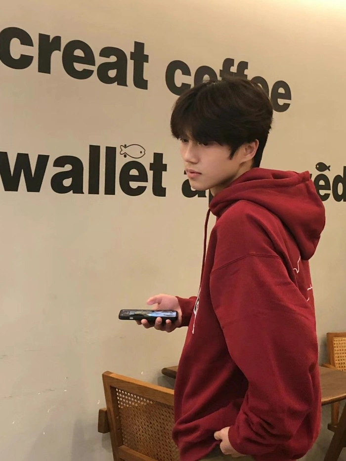 trai dep k10 voi dong phuc