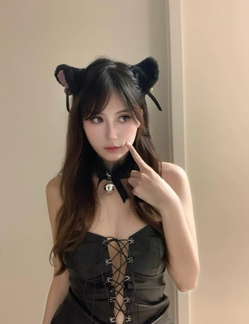 cosplay mèo có đuôi