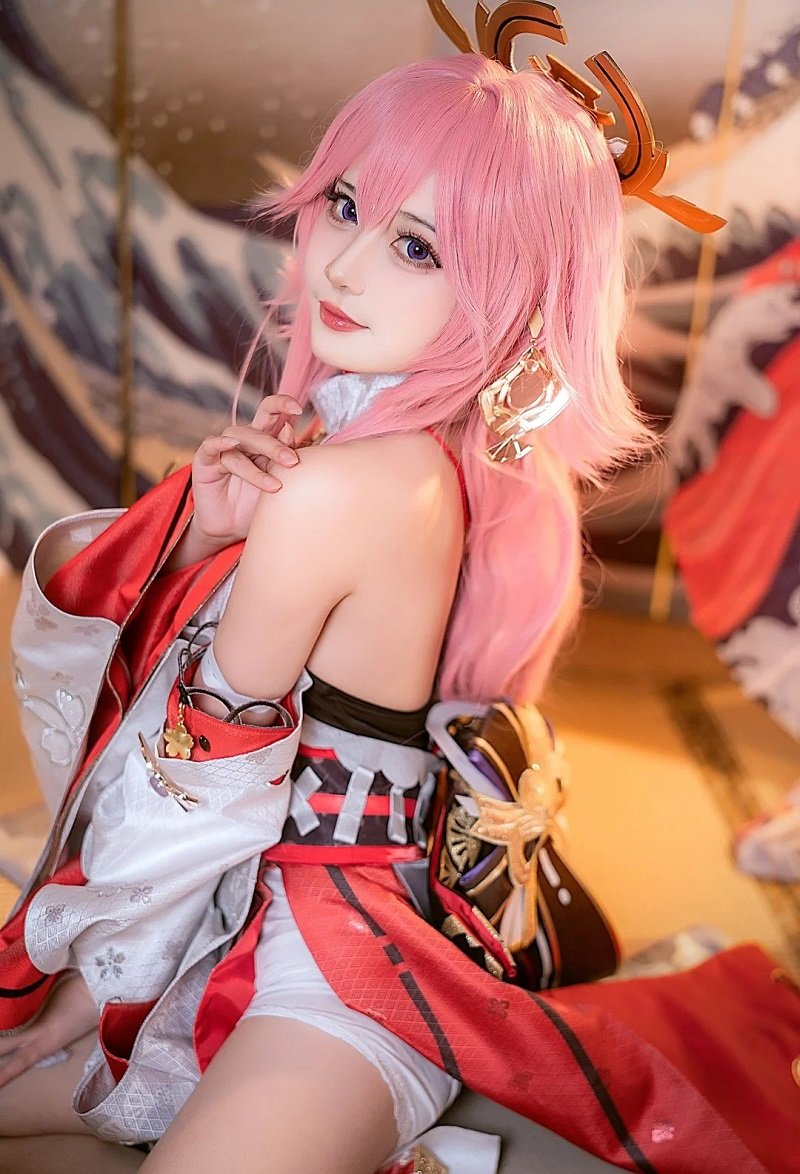 yae miko genshin impact cosplay