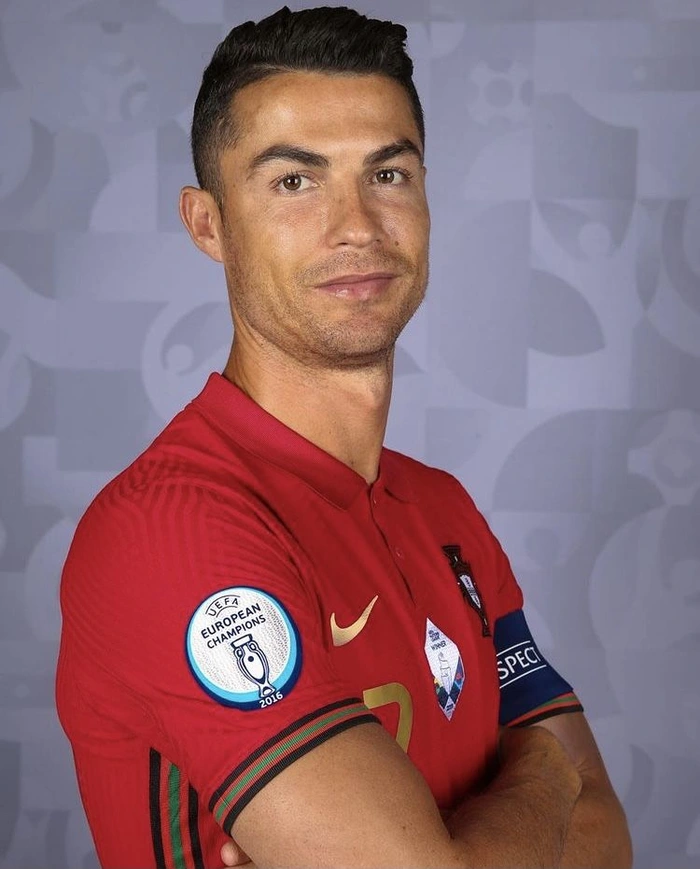 ảnh ronaldo biểu cảm tự nhiên