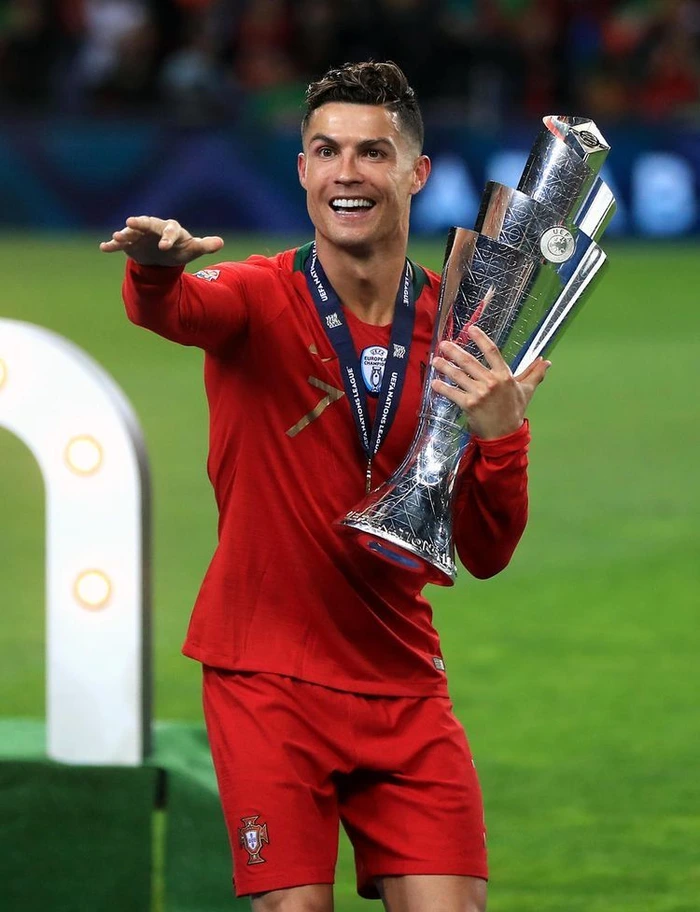 ảnh ronaldo thần thái tự tin