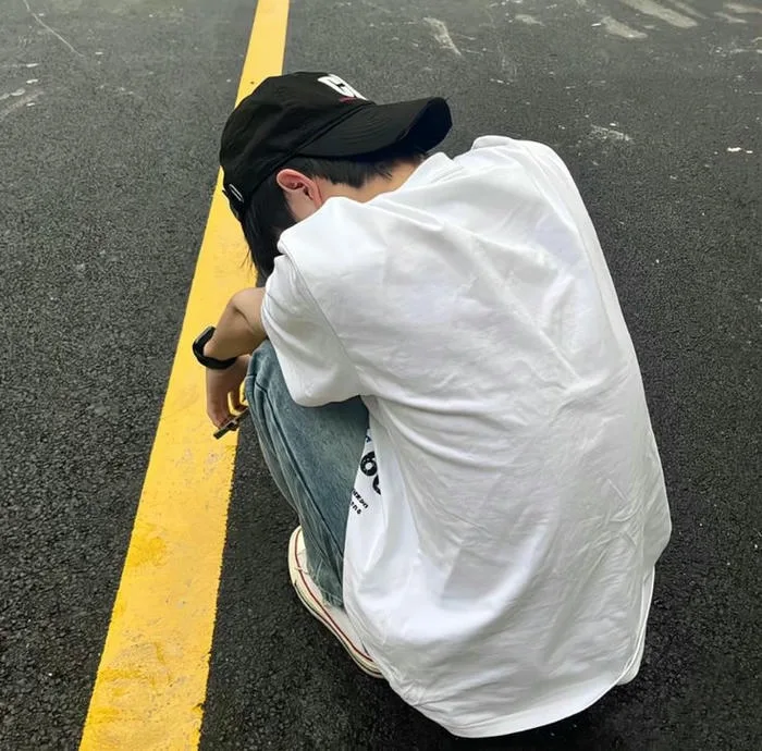 ảnh trai đẹp đội mũ che mặt