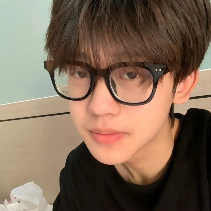 ảnh trai đẹp k9 đeo kính