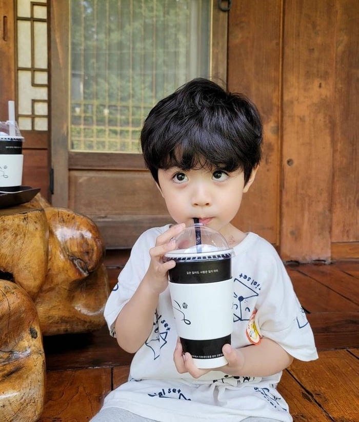 bé trai cute phô mai