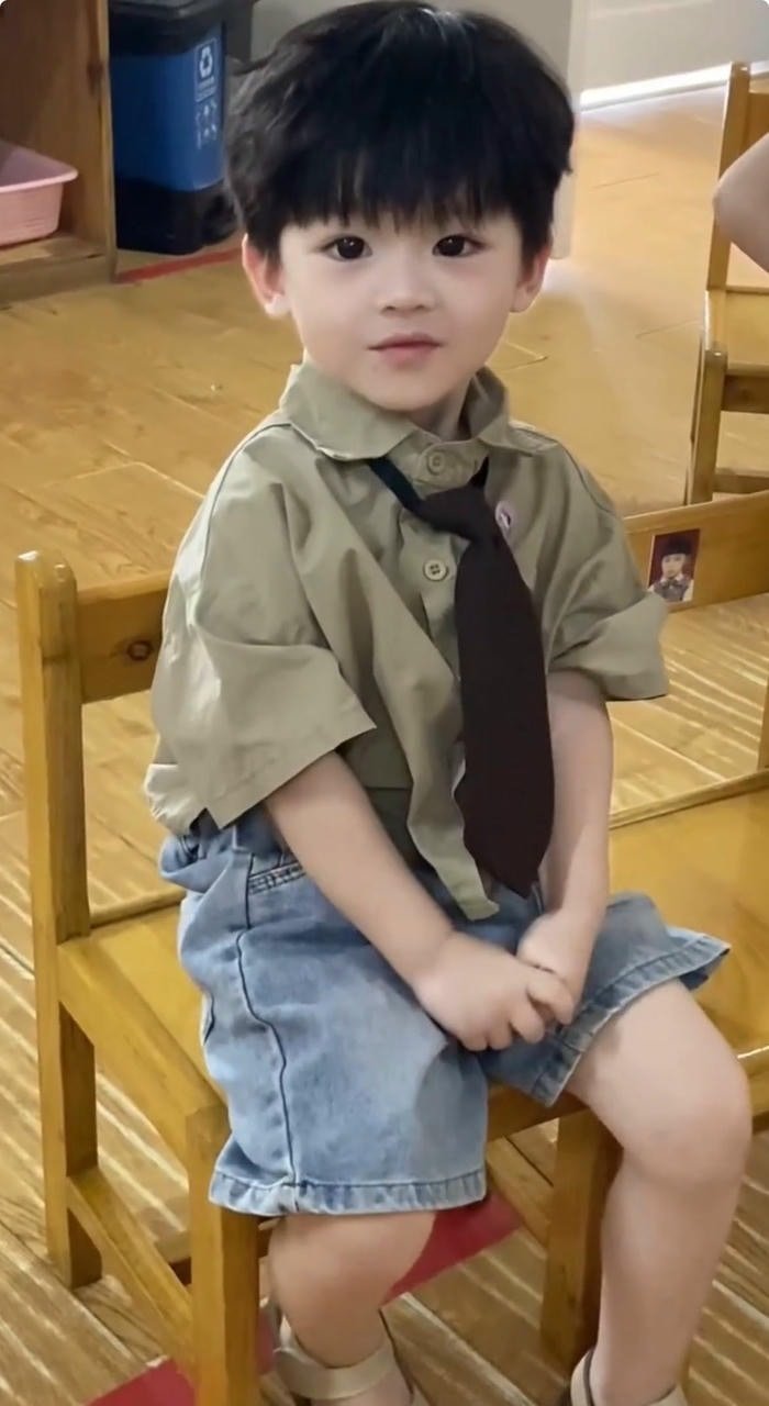 bé trai đáng yêu quá trời