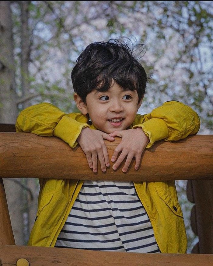 bé trai đáng yêu