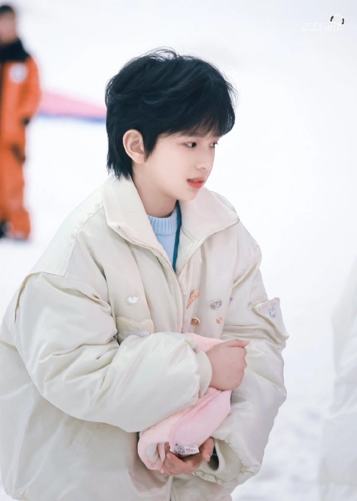 cậu bé hoạt bát