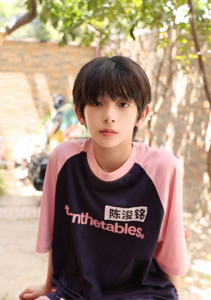 cậu bé mặc đẹp