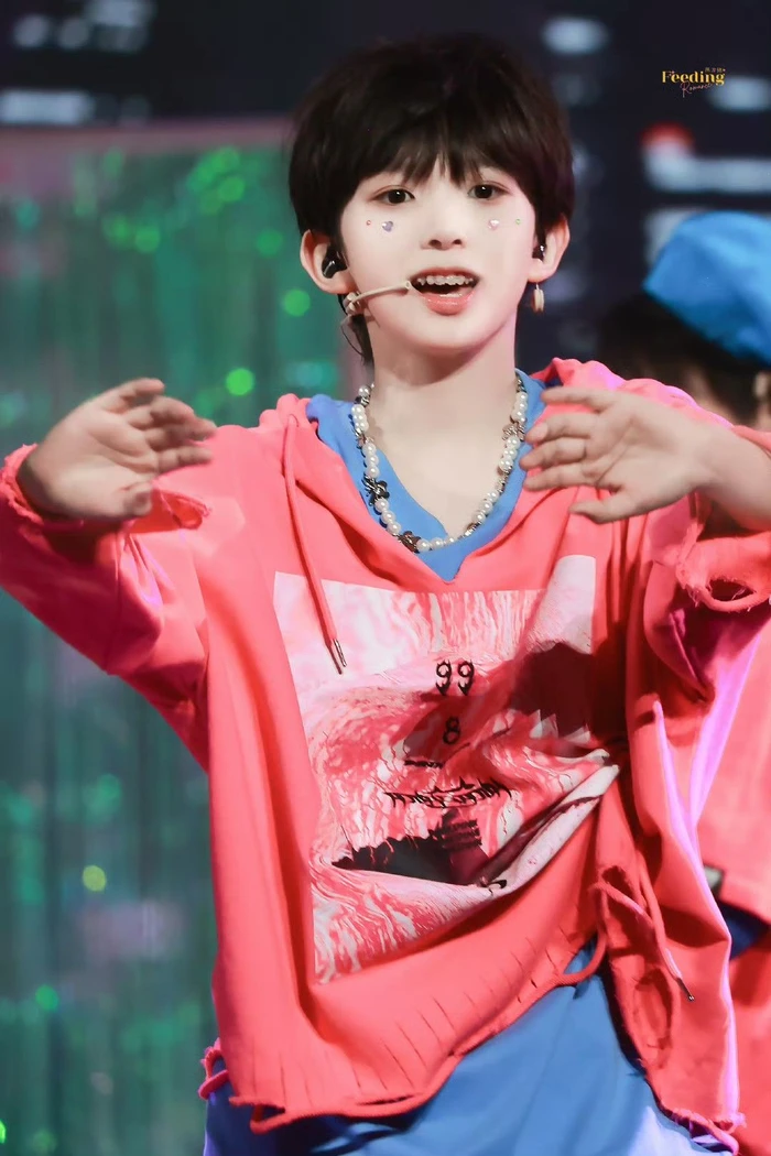 cậu bé tươi tắn