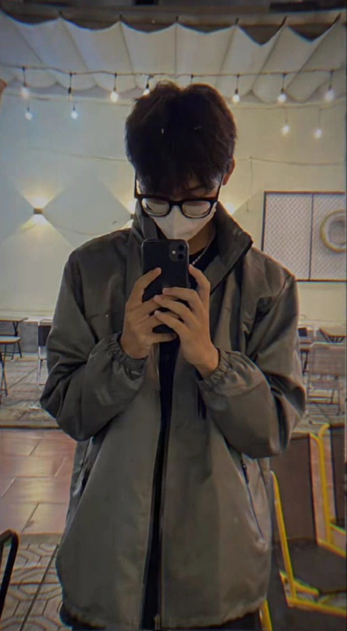 chàng trai 2k7 giấu