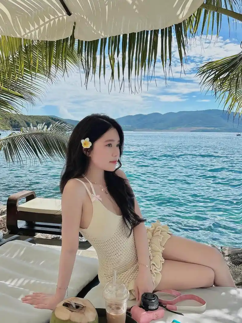 gái mặc đầm body