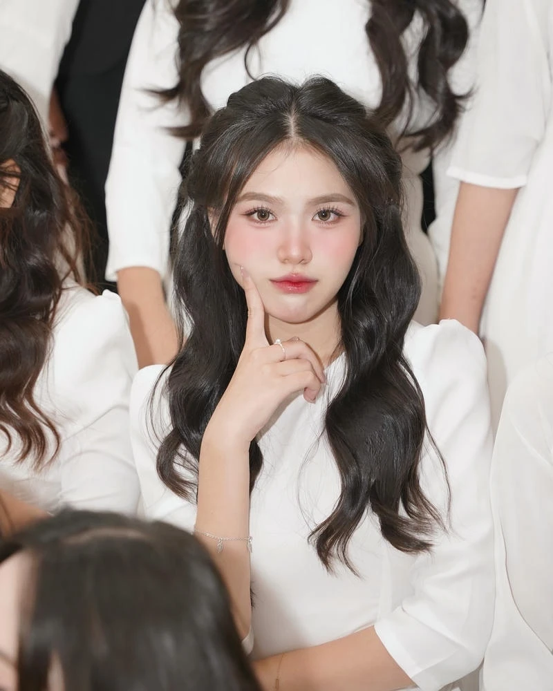 gái xinh 2k6 mặc đồng phục