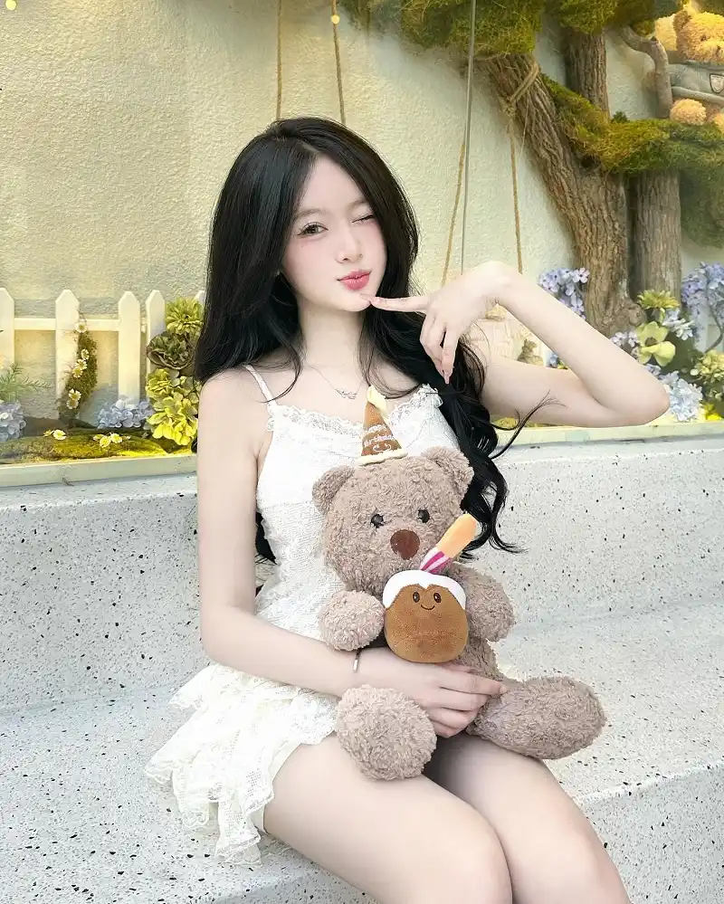 gái xinh 2k7 mặt mộc