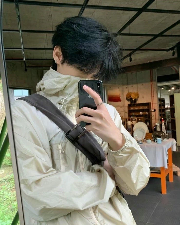 hình ảnh trai đẹp che mặt