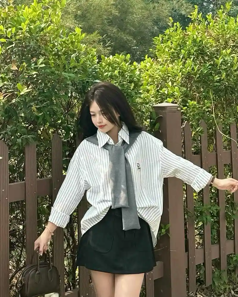 hình gái xinh 2k6 chụp ngoài trời