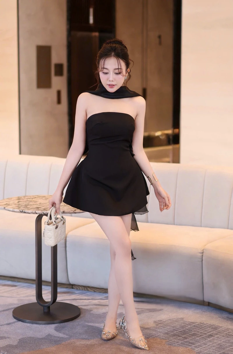 hình gái xinh mặc váy body chụp ảnh