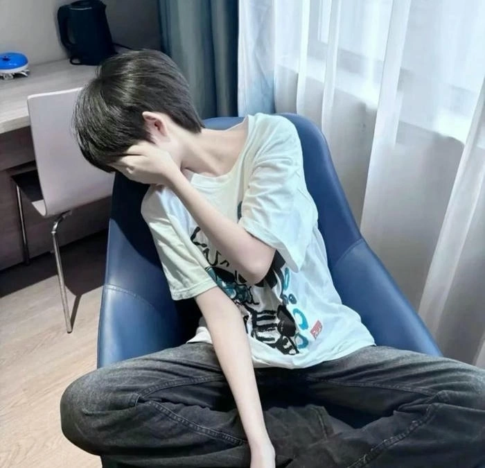 hình hình ảnh trai đẹp che mặt