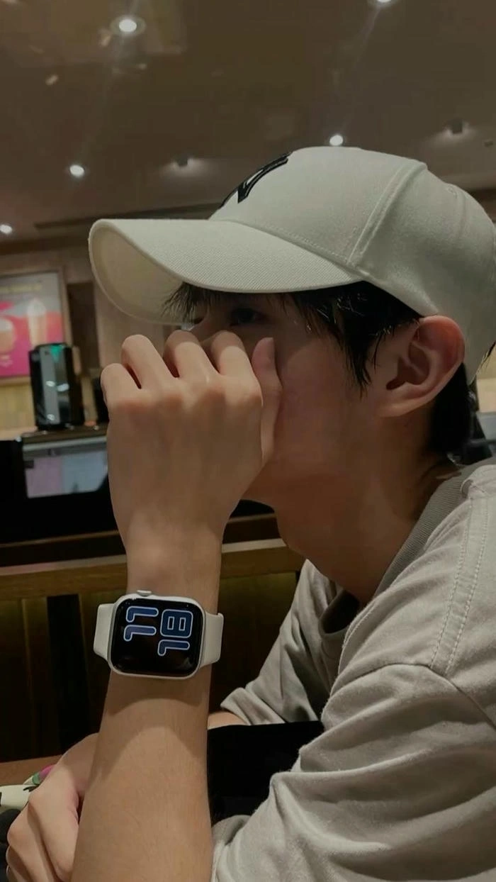 hình trai đẹp che mặt