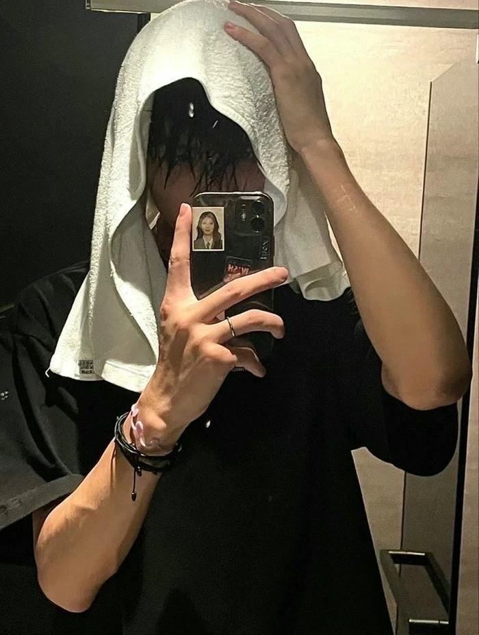 hình trai đẹp lớp 4 che mặt