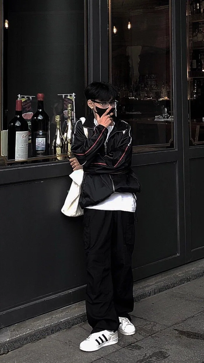 nam sinh che mặt mốt