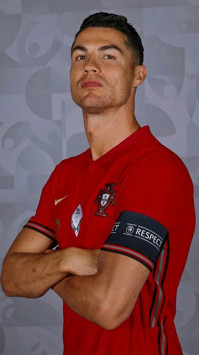 ronaldo cười rạng rỡ