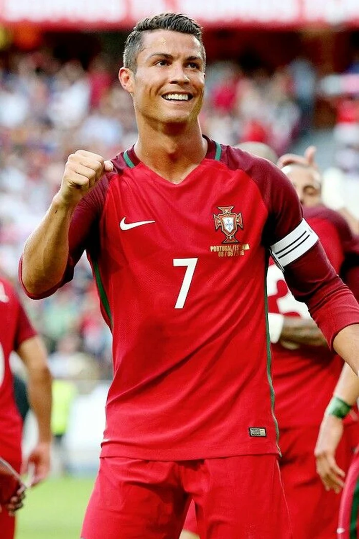 ronaldo đẹp trai và chuyên nghiệp