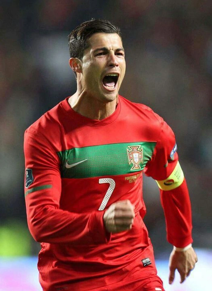 ronaldo điển trai trong phòng thay đồ