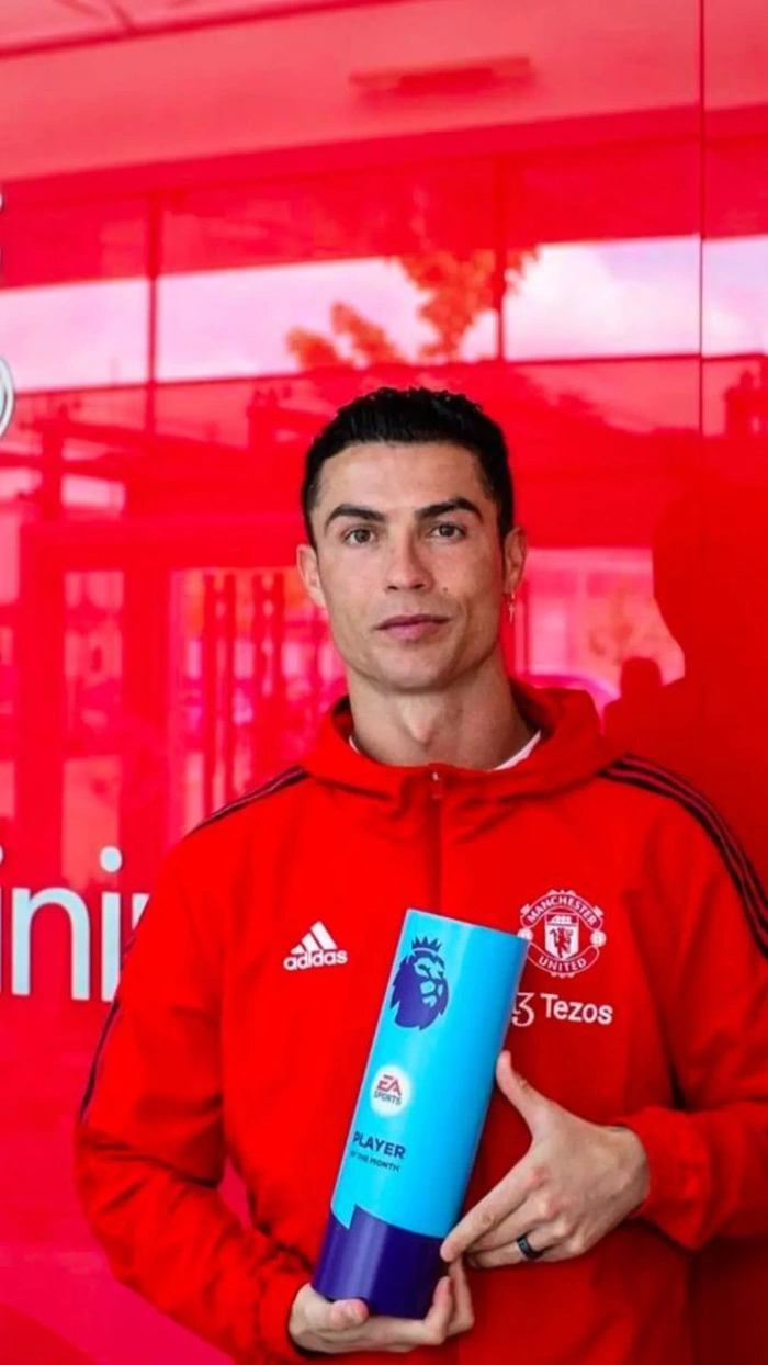 ronaldo với ánh nhìn cuốn hút