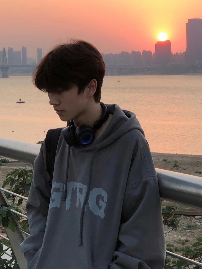 trai đẹp 2k10 ánh mắt trong sáng